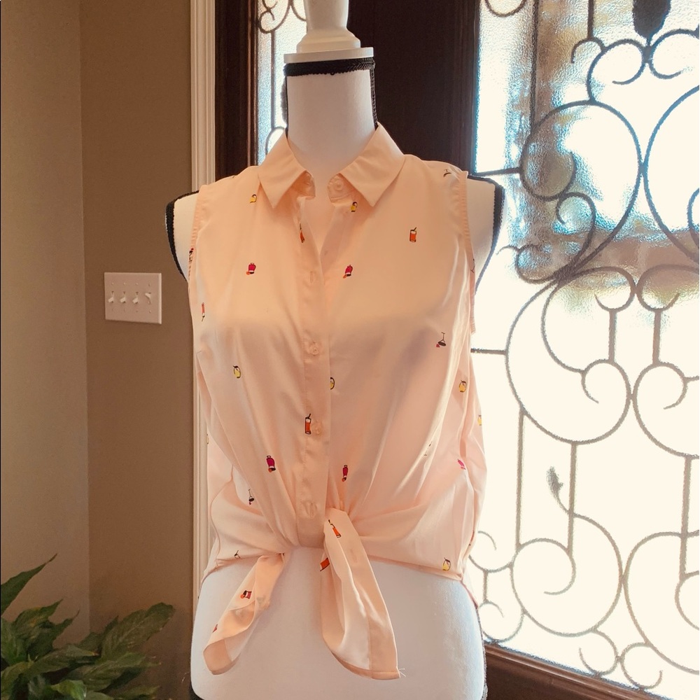 Cocktails!🍹 Pink Sleeveless Button Down Small